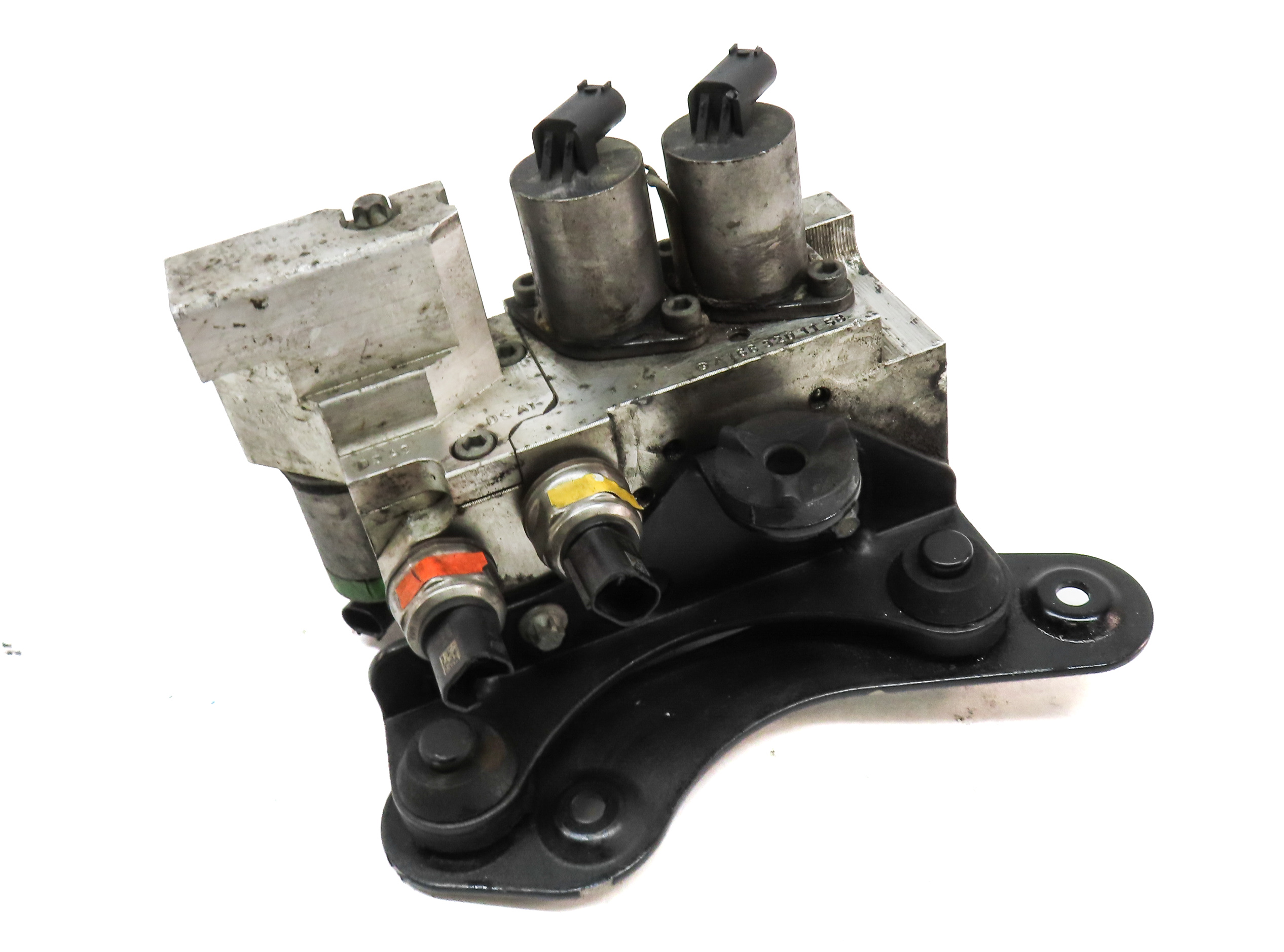 2013 MERCEDES ML550 (W166) FRONT HYDRAULIC SWAY BAR SUSPENSION VALVE BLOCK — exact item pictured